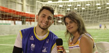 . No Centro Paralímpico Brasileiro, Fernanda Honorato bate um papo com o Luan Gonçalves, goleiro da Seleção Brasileira