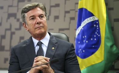 Brasília - O senador Fernando Collor durante audiência pública na Comissão de Relações Exteriores e Defesa Nacional, do Senado, para debater questões ligadas à soberania nacional e aos projetos estratégicos do Exército do Brasil (Marcelo