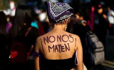 Protesto contra o feminicídio e violência contra mulheres.