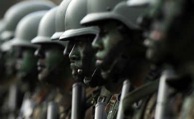 Forças armadas no desfile cívico-militar de 07 de setembro na Esplanada dos Ministérios