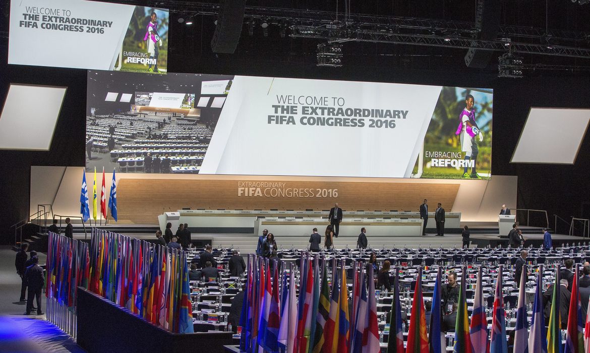 Congresso de federações elege sucessor de Blatter na Fifa