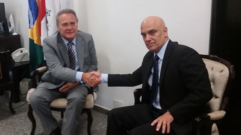 Brasília - Líder do PMDB no Senado, Renan Calheiros, recebe Alexandre de Moraes, indicado a ministro do STF. Moraes foi ao Congresso Nacional apresentar suas credenciais aos senadores (Débora Brito/Agência Brasil)