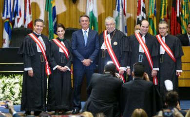 O presidente da República, Jair Bolsonaro,participa da solenidade de posse de quatro novos ministros do Tribunal Superior do Trabalho ( TST )