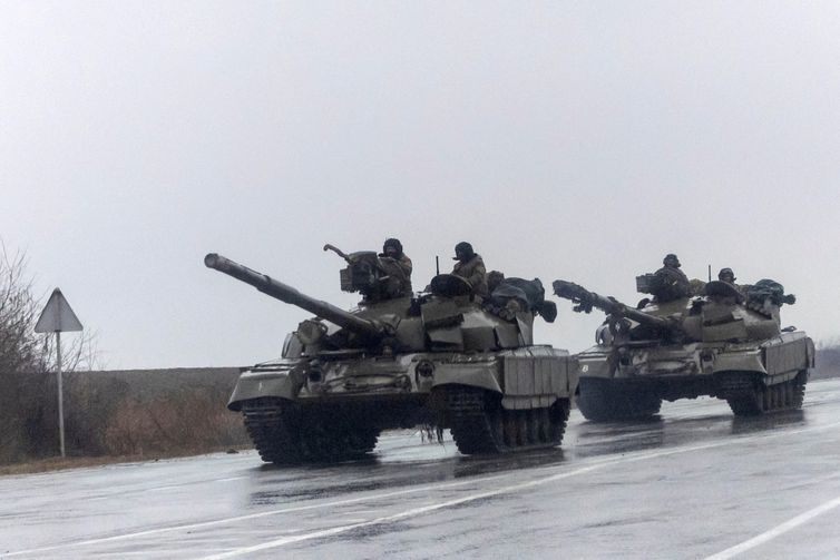 Ukrainian tanks move into the city, after Russian President Vladimir Putin authorized military operation in eastern Ukraine, in Mariupol