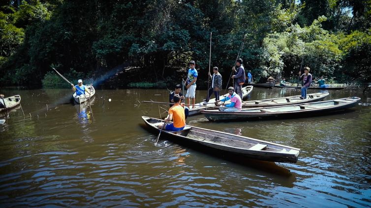 O pirarucu é fonte de renda para quem vive às margens do Rio Purus.