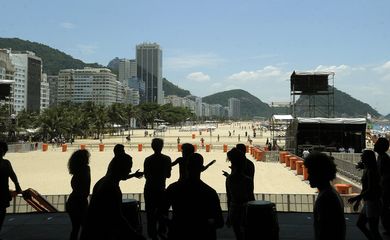 Rio de Janeiro - Ensaios e últimos preparativos para os shows que acontecerão na orla de Copacabana no réveillon de 2016 (Tânia Rêgo/Agência Brasil)