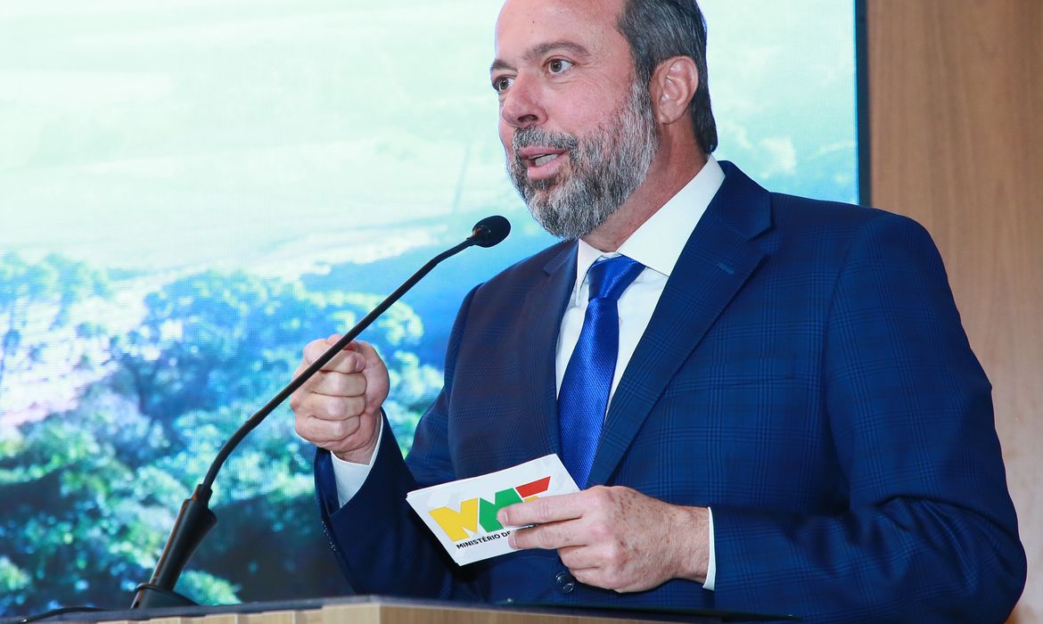 Governo estuda parceria com Bolívia para nova hidrelétrica binacional