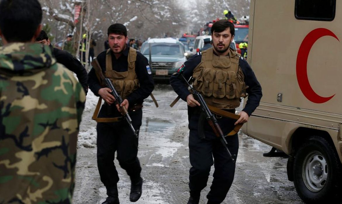 Policiais atuam na instável região de Jawzjan, no Afeganistão