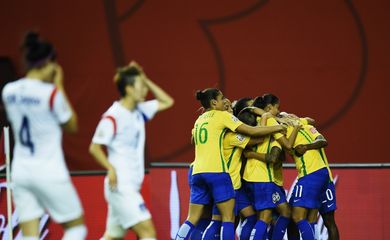 Brasil vence Coreia no futebol feminino