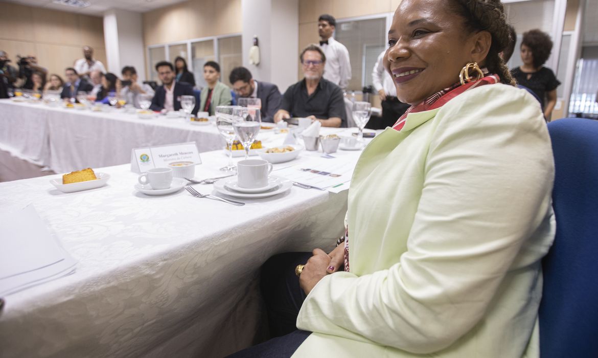 Brasília 08/02/2023 - A ministra da Cultura, Margareth Menezes, recebe jornalistas em café da manhã