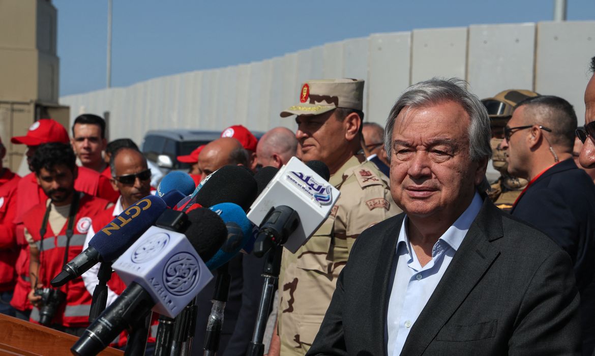António Guterres visita fronteira de Rafah entre Egito e Faixa de Gaza
 20/10/2023   REUTERS/Amr Abdallah Dalsh