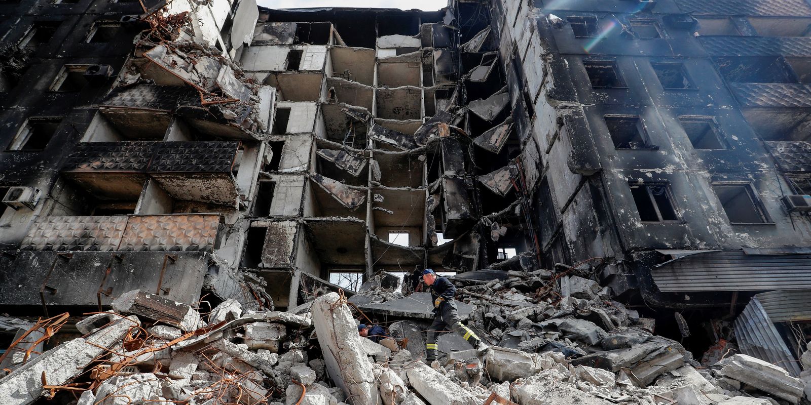Prédios destruídos em Mariupol, na Ucrânia