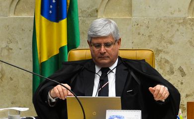 Brasília - O procurador-geral da República, Rodrigo Janot, na sessão de julgamento de denúncia da PGR contra o presidente da Câmara, Eduardo Cunha  (Antonio Cruz/Agência Brasil)
