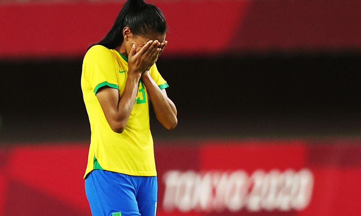 Bruna Benites lamenta derrota da seleção feminina de futebol do Brasil contra o Canadá na Olimpíada de Tóquio