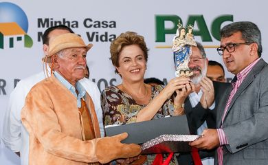 Presidenta Dilma Rousseff durante cerimônia de entrega de 1.480 Unidades Habitacionais do Residencial Juazeiro-BA, do Programa minha Casa Minha Vida (Roberto Stuckert Filho/PR)