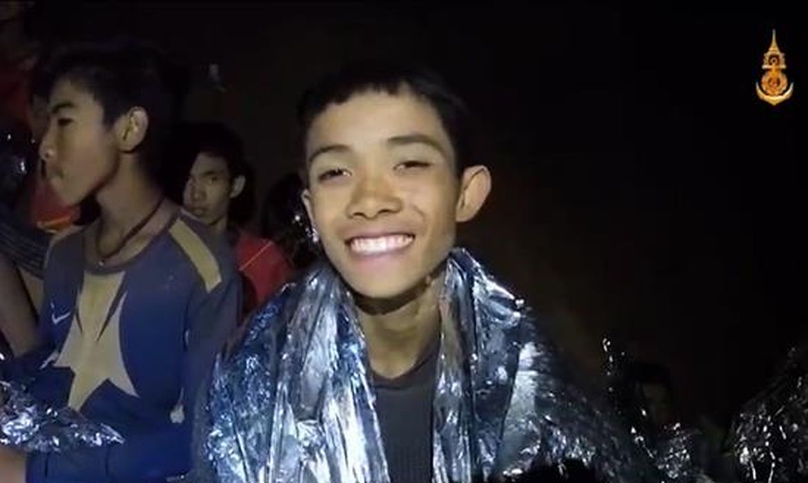 Crianças são encontradas com vida em caverna na Tailândia