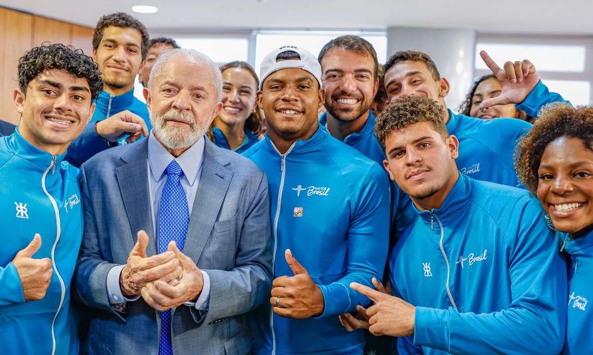 Brasília (DF), 11.07.2024 - Presidente da República, Luiz Inácio Lula da Silva e a Judoca e Atleta Olímpica, Rafaela Silva, durante encontro com Atletas Paralímpicos e Olímpicos, no Palácio do Planalto. Foto: Ricardo Stuckert/PR