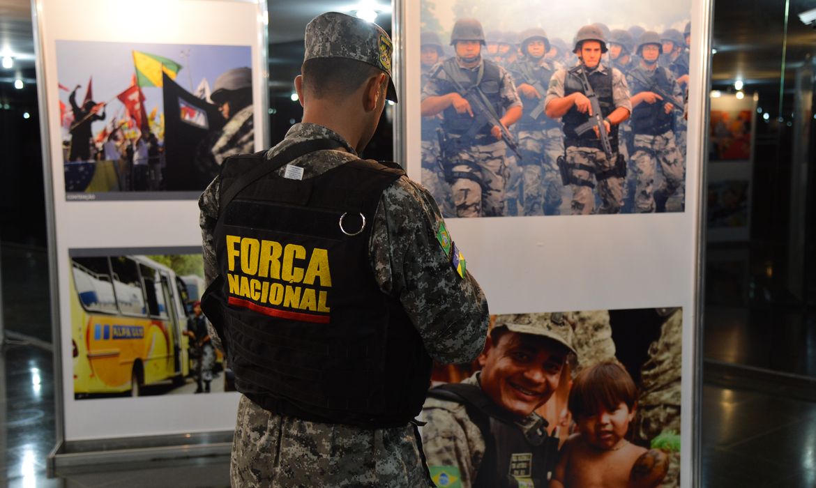 Ministério da Justiça apresenta exposição fotográfica, com imagens da Empresa Brasil de Comunicação (EBC), comemorativa aos 10 anos de existência da Força Nacional de Segurança Pública (Valter Campanato/Agência Brasil)