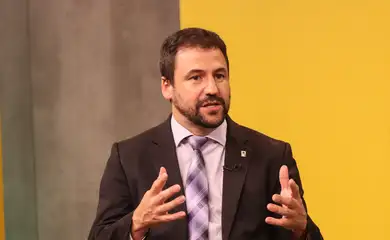 Brasília, (DF) – 23/10/2023 - Secretário de Políticas Digitais, João Brant , da Secretaria de Comunicação Social da Presidência da República (SECOM), participa do programa Brasil em Dia. Foto Valter Campanato/Agência Brasil.