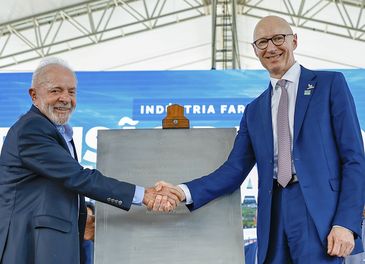 Presidente da República, Luiz Inácio Lula da Silva e o presidente da Novo Nordisk, Lars Fruergaard Jørgensen, durante a visita e cerimônia de inauguração da Fábrica da Novo Nordisk.
Fábrica da Novo Nordisk, Montes Claros - MG.

Foto: Ricardo Stuckert / PR