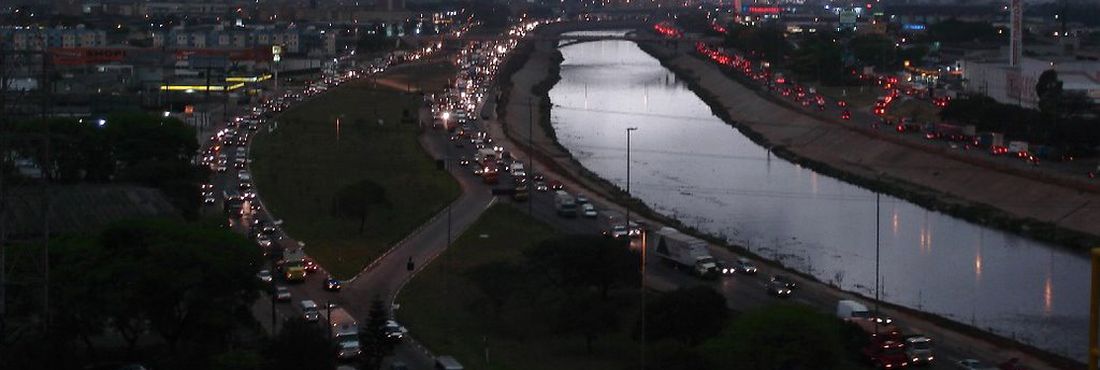 Capital paulista teve 600 casas invadidas pelas águas