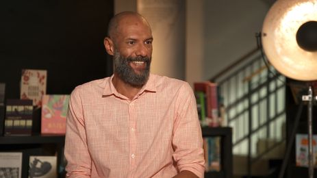 Carlos Eduardo Pereira aborda racismo em seu romance "Agora Agora"