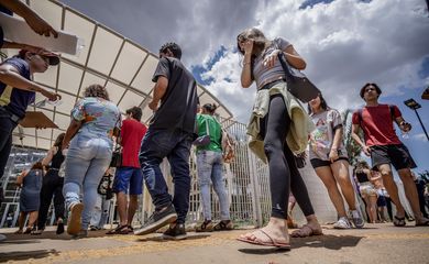 Brasília-DF, 12.11.2023, Candidatos chegam para fazer a segunda etapa da prova do Enem 2023, na UNIP em Brasília.  Foto: Rafa Neddermeyer/Agência Brasil