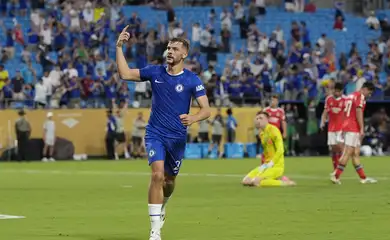 Soccer Football - FIFA Club World Cup - Round of 16 - Benfica v Chelsea - Bank of America Stadium, Charlotte, North Carolina, U.S. - June 28, 2025 Chelsea's Kiernan Dewsbury-Hall celebrates scoring their fourth goal IMAGN IMAGES via Reuters/Jim Dedmon/Proibida reprodução