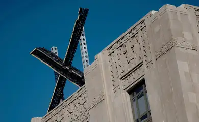 FILE PHOTO: 'X' logo is seen on the top of the headquarters of the messaging platform X, formerly known as Twitter, in downtown San Francisco, California, U.S., July 30, 2023.  Reuters/Carlos Barria/Proibida reprodução