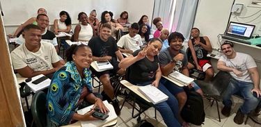 Sala de aula com os alunos do Projeto Gradua Nóiz