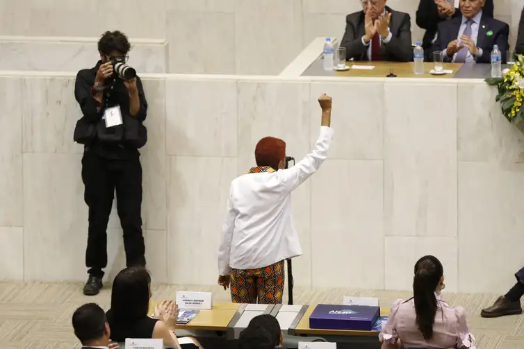 São Paulo (SP),15/03/2023 -  A deputada Leci Brandão (PCdoB) toma posse para a 20ª legislatura da Assembleia Legislativa do Estado de São Paulo (Alesp). Foto: Fernando Frazão/Agência Brasil