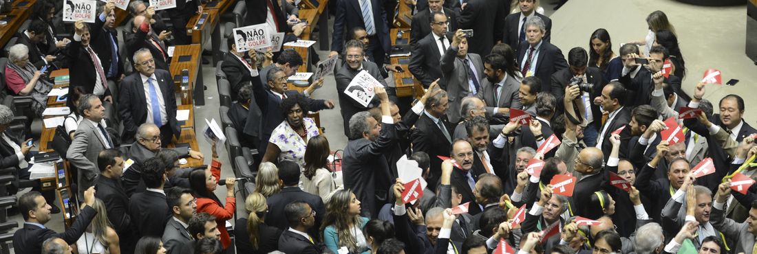 Plenário da Câmara aprova comissão do impeachment Plenário da Câmara aprova comissão do impeachment