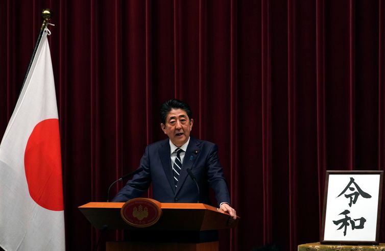 O governo do Japão anunciou, nesta segunda-feira 1º, que o nome da nova era que marcará o reinado do imperador Naruhito será Reiwa    Franck Robichon/Pool via Reuters / direitos reservados