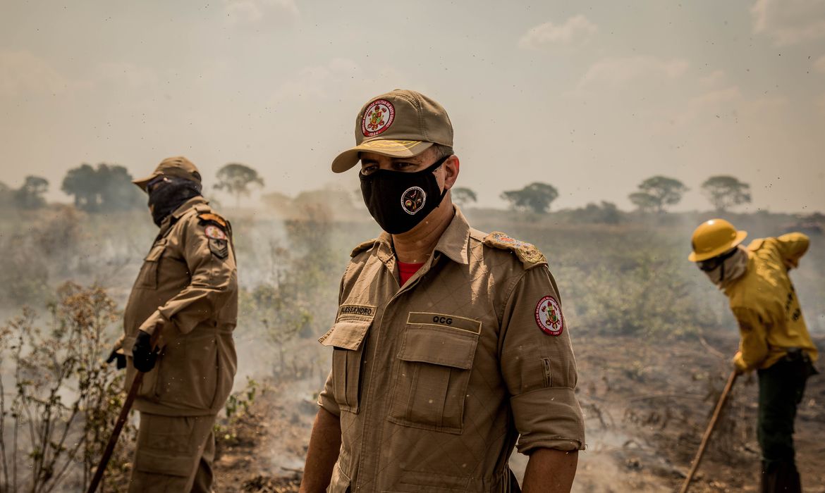 Ministro de Estado do Meio Ambiente, Sr. Ricardo de Aquino Salles faz verificação das atividades de combate ao incêndio no Pantanal