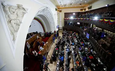 Parlamentares participam de sessão extraordinária em Caracas, Venezuela
22 de dezembro de 2025 
REUTERS/Leonardo Fernandez Viloria