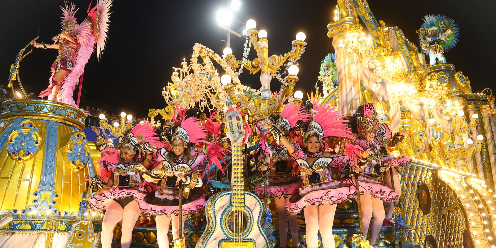 Seis escolas voltam hoje ao Sambódromo do Rio para desfile das campeãs