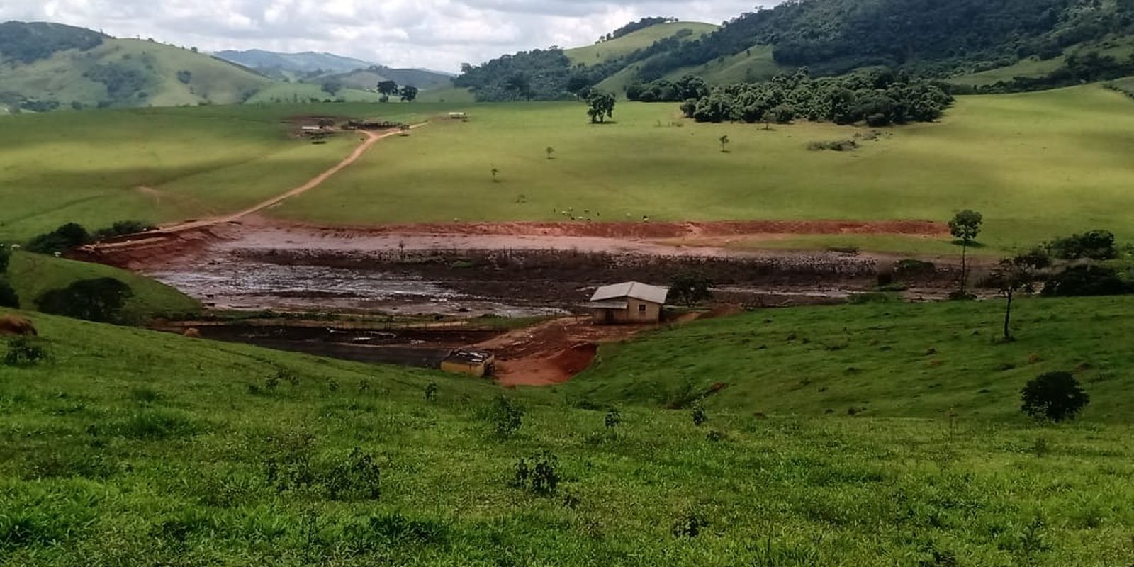Barragem se rompe em cidade do sudeste de Minas Gerais