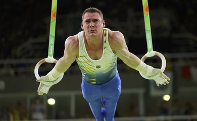Rio de Janeiro - O ginasta brasileiro Arthur Zanetti conquista a medalha de prata na final da prova de argolas (Reuters/Mike Blake/Direitos Reservados)