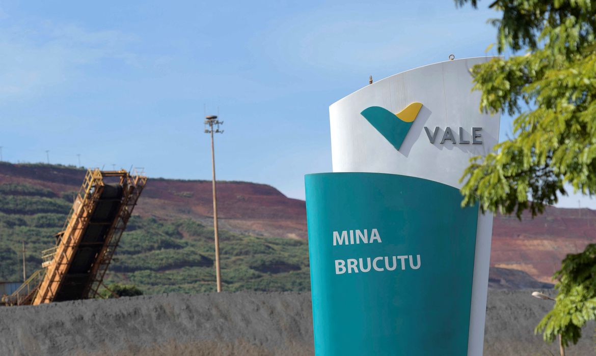 Logo da Vale na entrada da mina de Brucutu, em São Gonçalo do Rio Abaixo