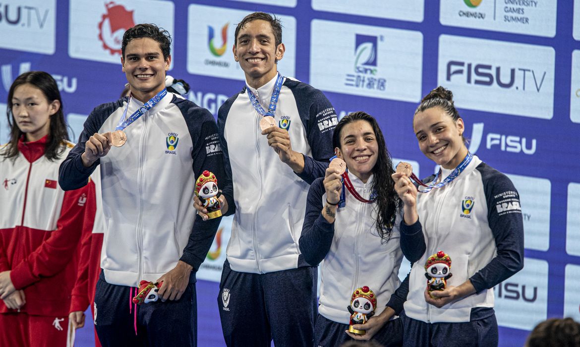 revezamento 4x100 metros estilo livre misto, jogos mundiais universitarios, brasil