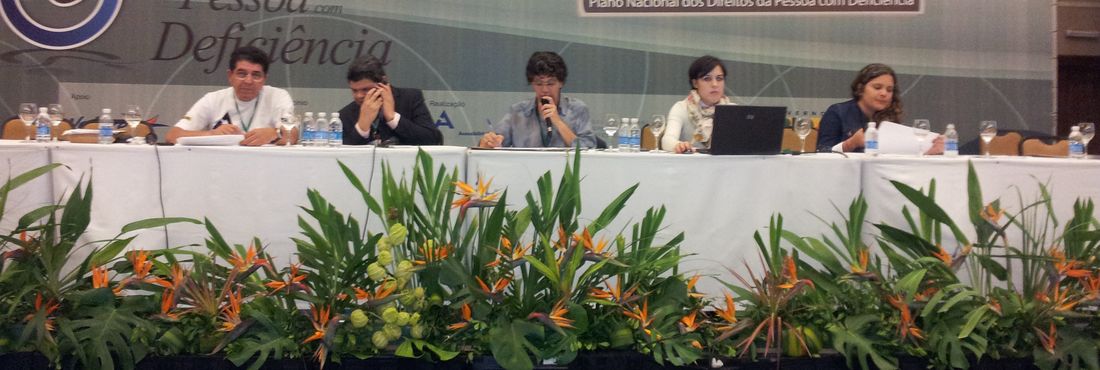 Mesa da plenária final da 3ª Conferência Nacional dos Direitos da Pessoa com Deficiência
