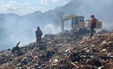 Teresópolis (RJ) - 29.06.2023 - Incêncio em lixão de Teresópolis causa transtornos à população. Foto: Ascom/CBMERJ