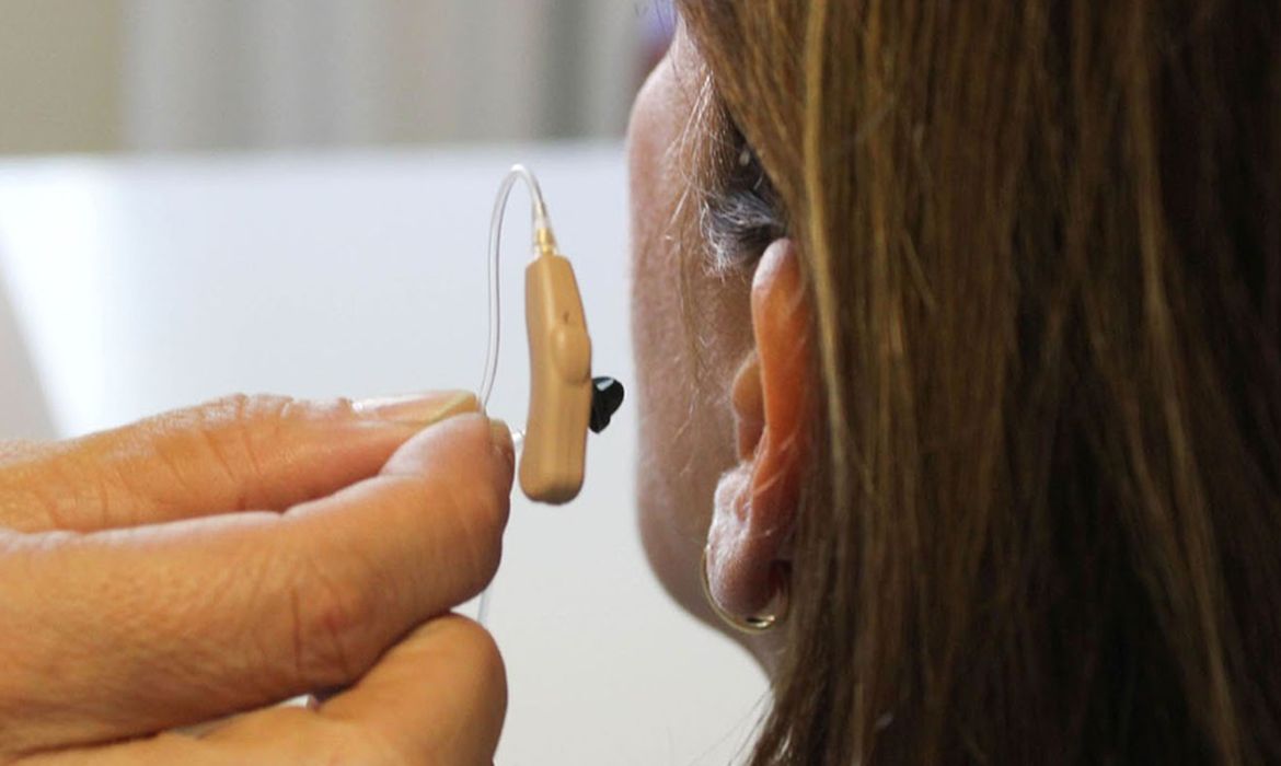 OMS estima 2,5 bilhões de pessoas com problemas auditivos em 2050