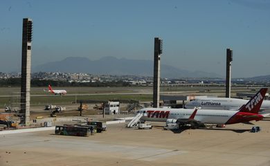 Prestes a completar um ano à frente da operação do aeroporto, a concessionária RIOgaleão, alcança 60% das obras de melhoria da infraestrutura do aeroporto a menos de um ano dos Jogos Olímpicos (Tânia Rêgo/Agência Brasil)