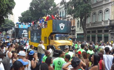Rio de Janeiro - Cordão da Bola Preta com 90 anos de tradição desfila pelas ruas do centro (Vitor Abdala/Agência Brasil)