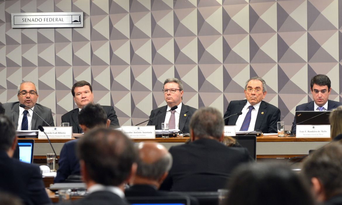 Brasília - Reunião da Comissão Especial do Impeachment no Senado ouve especialistas em defesa da presidenta Dilma Rousseff (Antonio Cruz/Agência Brasil)
