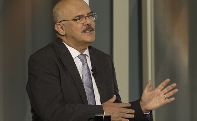 O programa Sem Censura, apresentado por Marina Machado, recebe o ministro da Educação Milton Ribeiro. Como debatedores, os jornalistas Marcello D'Angelo, do Canal Agromais e Ricardo Caldas. comentarista da EBC.
