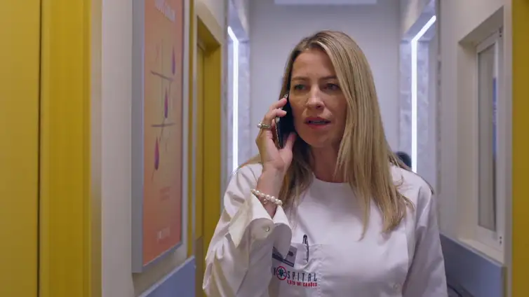 Vanda está desconfiada que Benedita não seja quem diz ser