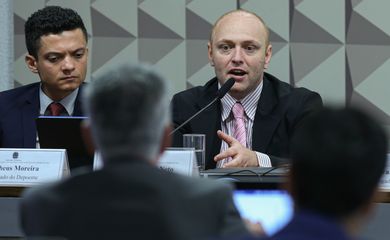 Brasília (DF) 17/08/2023 - O hacker de Araraquara, Walter Delgatti durante depoimento na Comissão Parlamentar Mista de Inquérito dos Atos de 8 de Janeiro de 2023.
Foto: Lula Marques/Agência Brasil