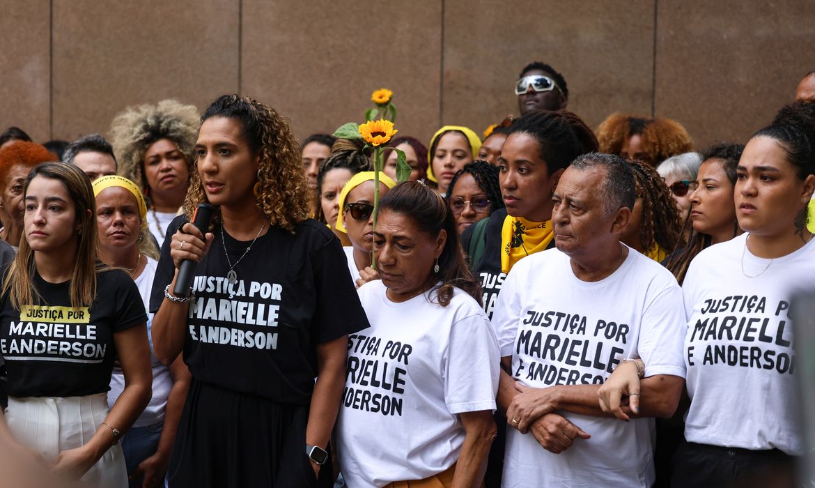 Rio de Janeiro (RJ), 30/10/2024 – A ministra da Igualdade Racial e irmã de Marielle Franco, Anielle Franco durante ato que pede Justiça por Marielle e Anderson, em frente ao Tribunal de Justiça, no centro do Rio de Janeiro. Foto: Tomaz Silva/Agência Brasil